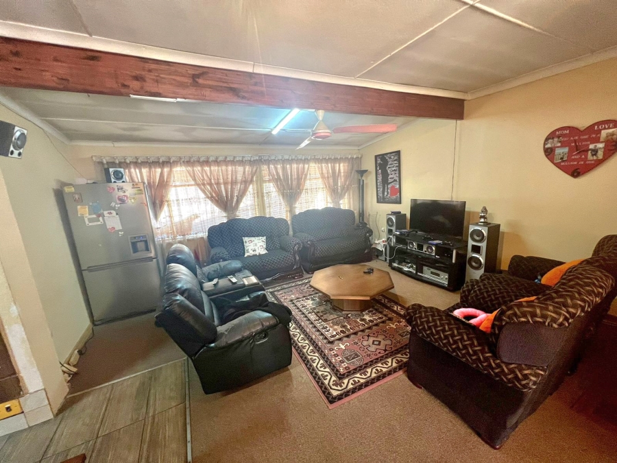 8 Bedroom Property for Sale in Baillie Park North West